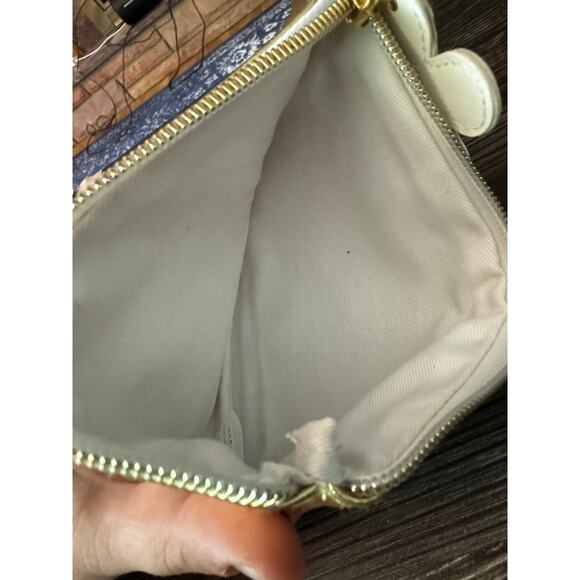 Marc Jacobs Daisy Gold Perfume Cosmetic Bag with Daisy Charm - Picture 4 of 7